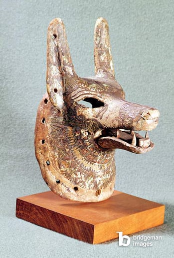 Anubis head with articulee jaw used as an oracle mask / Bridgeman Images