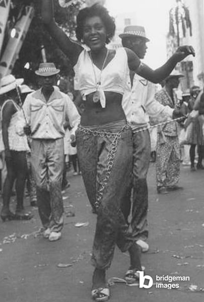 A dancing woman at the Carnival of Rio de Janeiro / Mondadori Portfolio/Archivio Angelo Cozzi/Angelo Cozzi / Bridgeman Images
