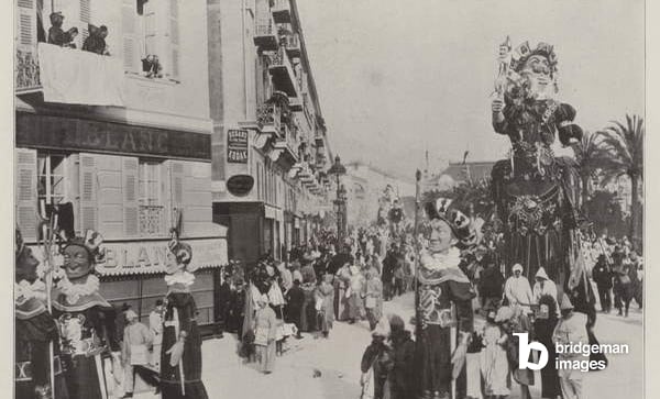 The Carnival at Nice, Procession of His Majesty King Carnival XXVII (b/w photo) / Look and Learn / Illustrated Papers Collection / Bridgeman Images