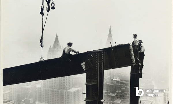 Building the Empire State Building, c.1931 (gelatin silver print) / Lewis Wickes Hine / Photo © Christie's Images / Bridgeman Images