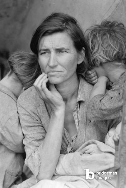 Destitute pea pickers in Nipoma, California, 1936 (b/w photo) / Dorothea Lange / Bridgeman Images