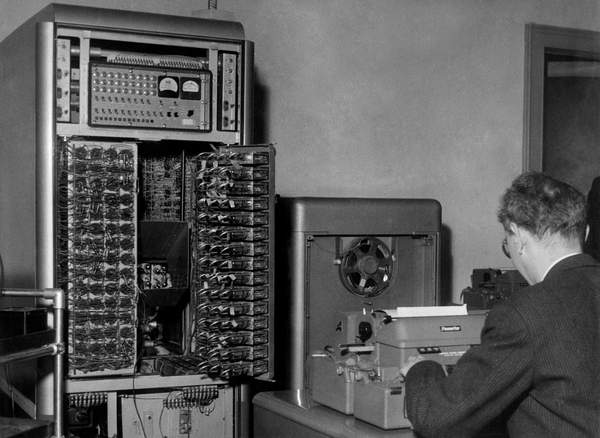 Electronic Computer at the Milan Polytechnic, 1955 (bw photo)  Touring Club ItalianoMarka UIG  Bridgeman Images 6190602