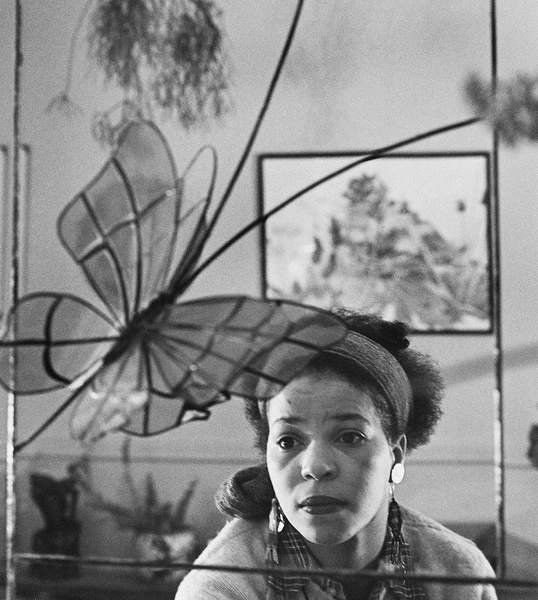 Ntozake Shange, 1978 (bw photo), Magnus, Mayotte (b.1934)  Private Collection  © Magnus-Lewinska Mayotte  Bridgeman Images 