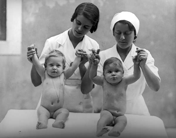 Nurses with two newborns, posing for the book Infant Exercises; by Eugenio Paulin, Trieste, c.1934 (glass plate), Wulz, Wanda (1903-84)  Alinari  Bridgeman Images 
