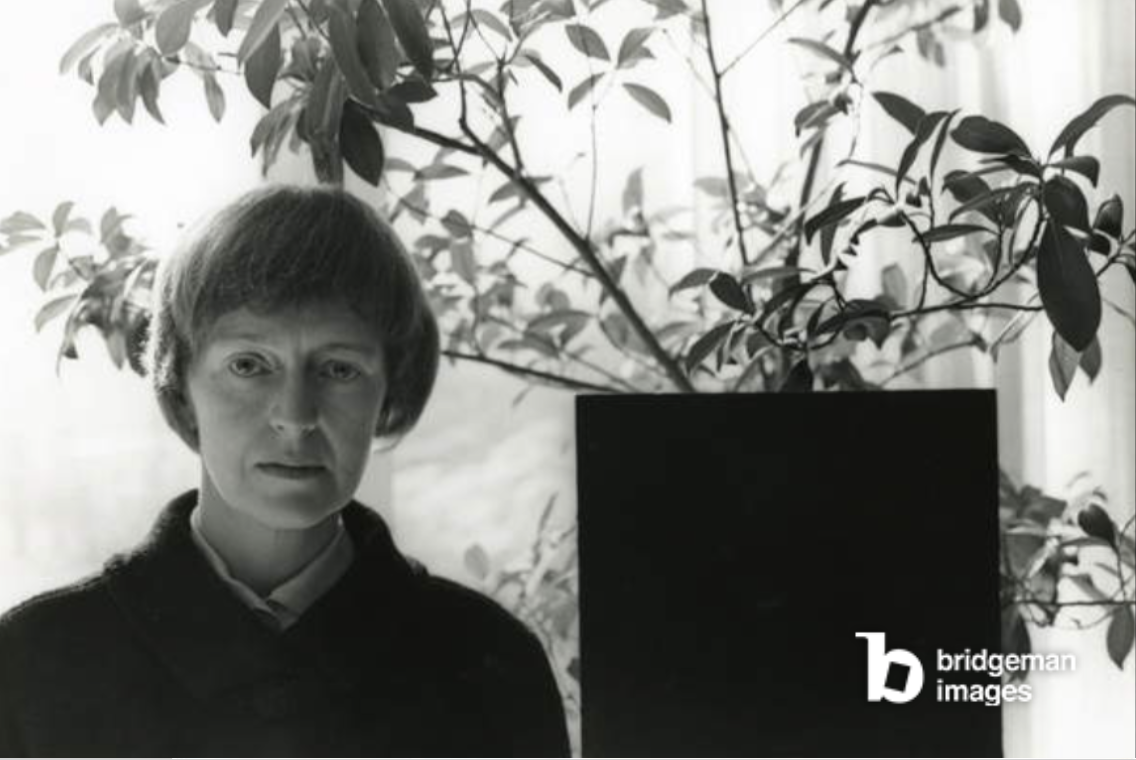 Anne Truitt, New York, 1965 (b/w photo) / © annetruitt.org. All rights reserved 2022 / Bridgeman Images