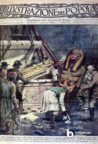 Image of The opening of the sarcophagus of Pharaoh Tutankhamun by Howard Carter in Luxor in 1924. Discovery of Tutankhamun's treasure. Cover of ""L'illustrazione del popolo"", © Giancarlo Costa / Bridgeman Images 