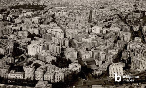 An aerial view of New Cairo in 1931, from 'Zeppelin-Weltfahrten' (silver bromide print) / Bridgeman Images