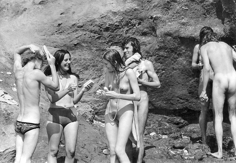 Natural Showers at Compton beach's waterfalls on the Isle of Wight during the music festival, 26th-20th August 1970 (b/w photo) / Bridgeman Images