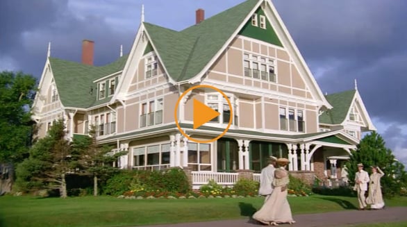  Exterior country inn with people in foreground, 1908 - reenactment / Sullivan Entertainment