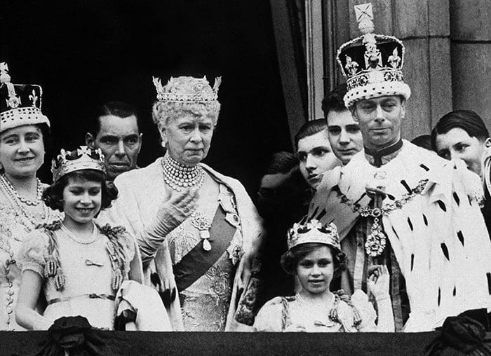 Coronation of English King George VI of England on 12 May 1937 : Elizabeth Bowes-Lyon, Princess Elizabeth, Queen Mary of Teck, Princess Margaret and King George VI, Buckingham Palace, London
