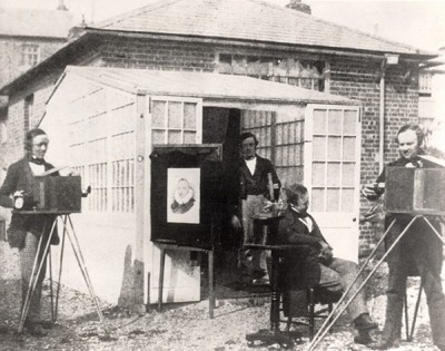 Fox Talbot (right) at the Reading photographic establishment, c.1845 (calotype) English Photographer, (19th century) / Universal History Archive/UIG / Bridgeman Images