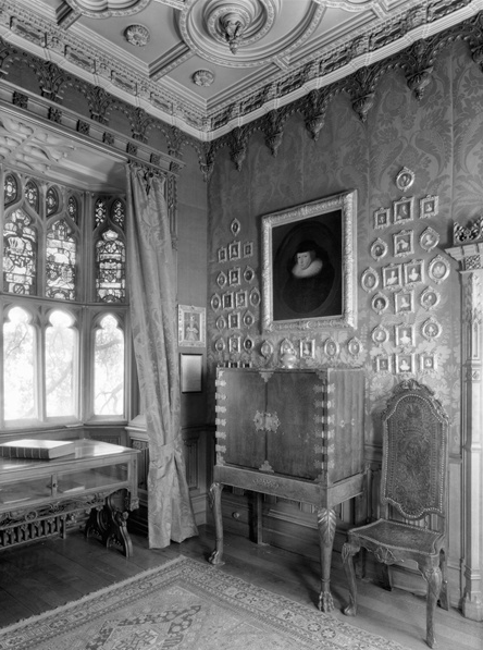Katherine Parr's bedroom, Sudeley Castle, Gloucestershire, from 'Country Houses of the Cotswolds' (b/w photo), English Photographer, (20th century) / © Country Life / Bridgeman Images 