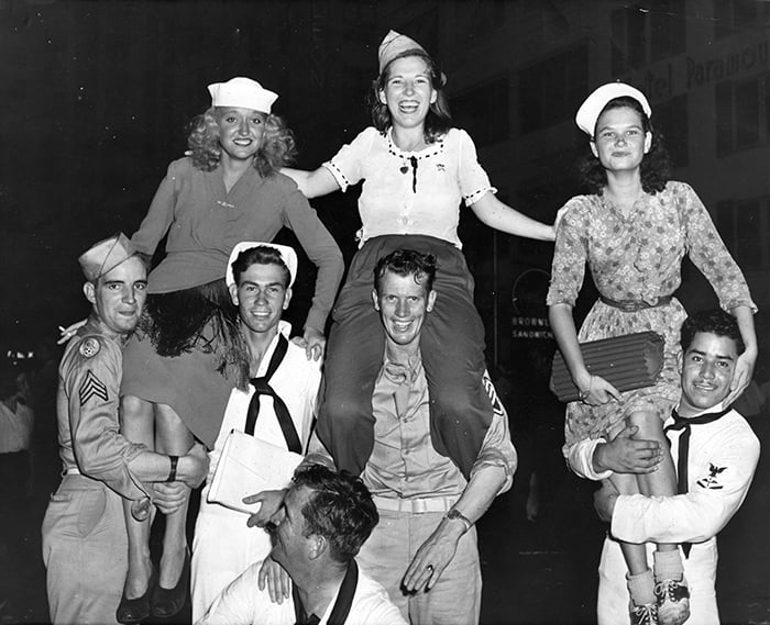 Miami VE Day! Sailors and soldiers and civilians celebrating the end of World War II, May 8, 1945 (b/w photo); History Miami, Florida, USA; Miami News Collection;