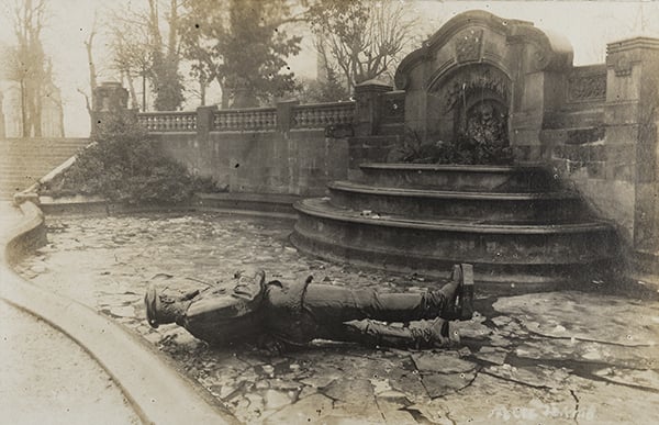  Russian photographic postcard depicting an overturned statue of Tsar Nicholas II in during the February Revolution, 1917, Russian Photographer (20th century) / Private Collection / Photo © Tobie Mathew Collection / Bridgeman Images