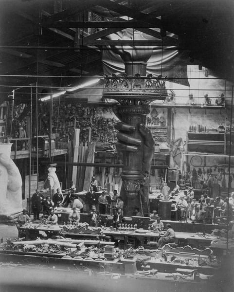 The hand of the Statue of Liberty in the Monduit workshop, 1876 (b/w photo), French Photographer, (19th century) / Private Collection / Avant-Demain