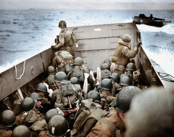  Credit: A Landing Craft, Vehicle, Personnel (LCVP) approaching Omaha Beach, Normandy, France, 6th June 1944 (photo), Sargent, Robert F. (fl.1944) / Private Collection / © Galerie Bilderwelt