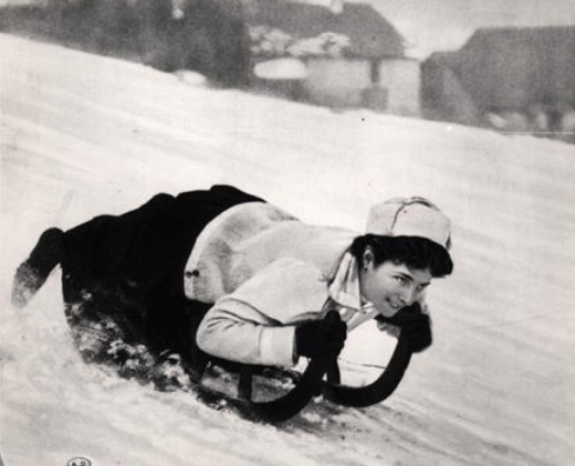 The Luge at Chamonix, from 'Femina' (litho) (b/w photo), French School, (20th century) / Bibliotheque des Arts Decoratifs, Paris, France / Archives Charmet 