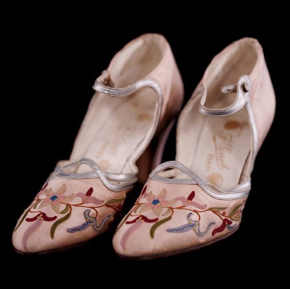 shoes-embroidered-1920s-french-20th-century-fashion