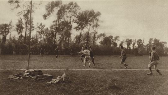 soccer-foodball-ww1-wwi-soldiers-leisure-photograph