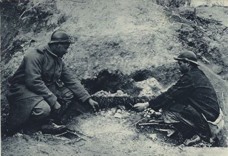ww1-wwi-rats-tails-soldiers-trenches-trench-1916-photograph-french
