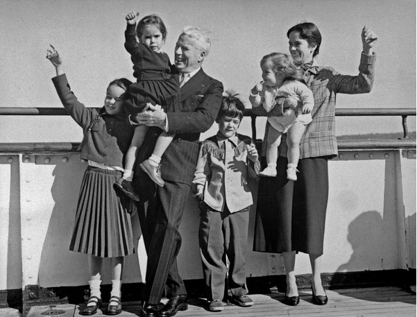 Charlie Chaplin With his Family on September 22, 1952 on Liner "Queen Elizabeth" in Cherbourg : L-R : Geraldine, Charles Chaplin, Michael, Josephine and Victoria in Arms of Oona O'Neill (b/w photo)