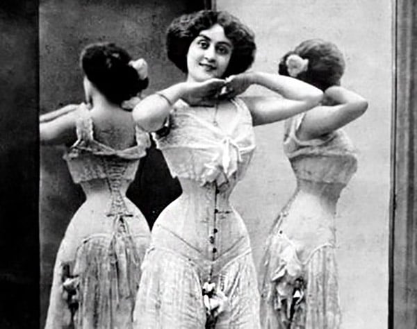 Victorian era: The importance of underwear to create a real look !
