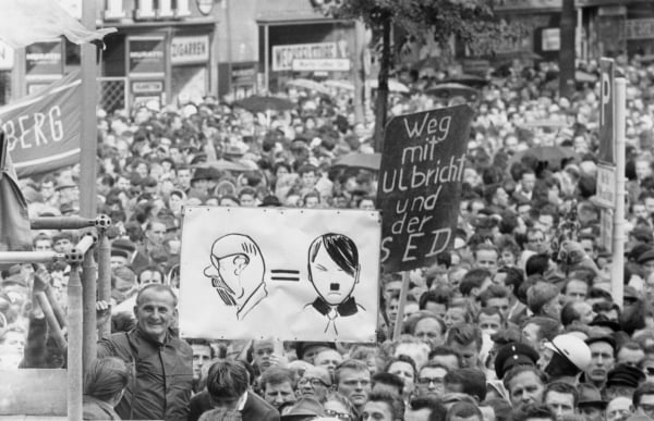 Demonstration against the construction of the Berlin Wall outside Schoeneberg Town Hall, Berlin, 16 August 1961 (b/w photo), German School, (20th century) / Deutsches Historisches Museum, Berlin, Germany / © DHM