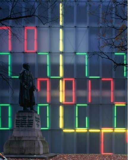 keith-sonnier-neon-building-statue-light