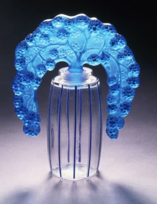 Bouchons Mures No. 495, c.1920 (clear and blue-enameled glass), Lalique, Rene Jules (1860-1945) / Private Collection / Photo © Christie's Images / Bridgeman Images