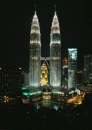 Petronas towers by night (photo)