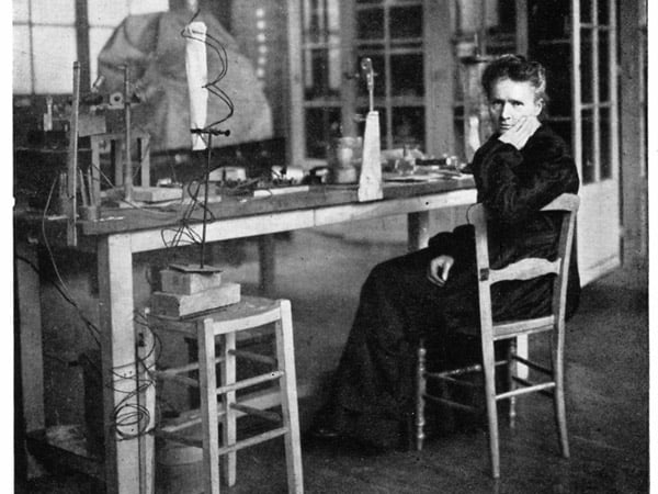 Marie Curie (1867-1934) Polish-born French physicist in her laboratory in 1912, the year after she received her second Nobel prize / Universal History Archive / UIG
