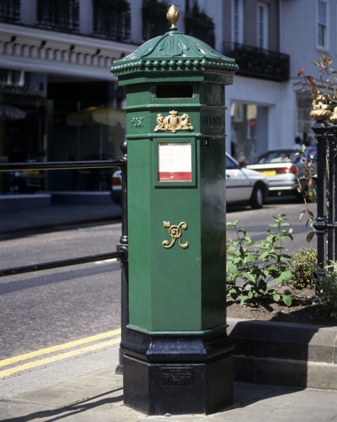 post-great-britain-green-post-box