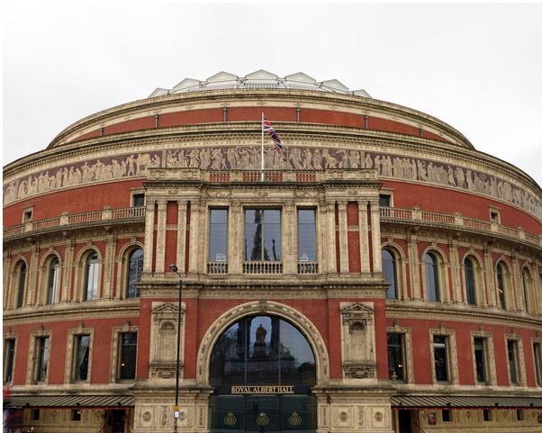 The Royal Albert Hall, 2000 / Universal History Archive/UIG 