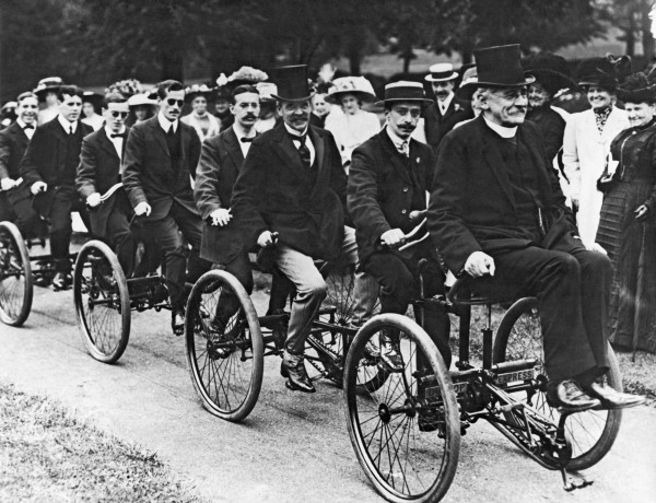 Rush Hour Bicycle Commute in England: c. 1900. Pedaling a vehicle called the Dunlop Express (b/w photo) / Underwood Archives/UIG