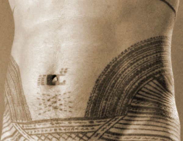 Samoan Pe'a tattoo (sepia photo) / Private Collection / Prismatic Pictures / Bridgeman Images