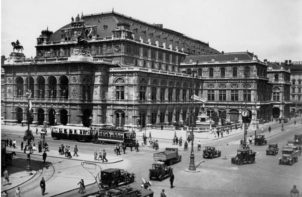Vienna Staatsoper, 1938 (b/w photo) / © SZ Photo / Scherl