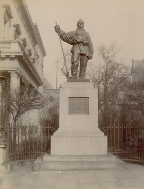 LLJ585544 Statue of Robert Falcon Scott (photo) by English Photographer, (19th century); Private Collection; (add.info.: Statue of Robert Falcon Scott, captain with the Royal Navy.); © Look and Learn / Peter Jackson Collection/ Bridgeman Images