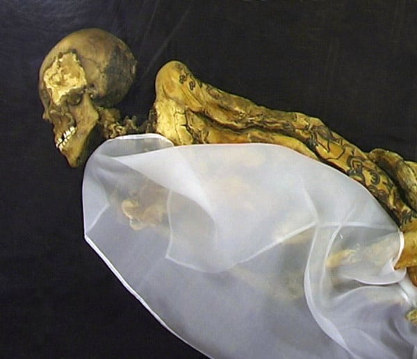 Princess Ukok or Princess of the Altai, a mummy that was found in 1993 in a kurgan in the remote Ukok Plateau in the Altai Republic (photo) / Republican National Museum, Gorno-Altaisk, Russia / Pictures from History / Bridgeman Images