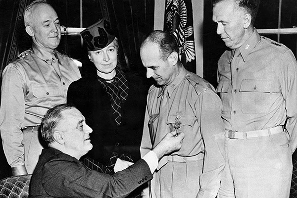 USA / Japan: President Roosevelt bestows Congressional Medal of Honor on Brigadier General James Doolittle for a successful raid on Tokyo, 19 May, 1942 / Pictures from History / Bridgeman Images