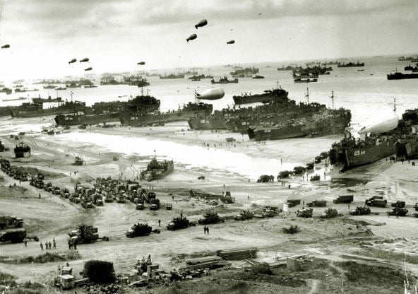 A large amount of ships in front of Omaha Beach, 9th June 1944, American Photographer, Galerie Bilderwelt