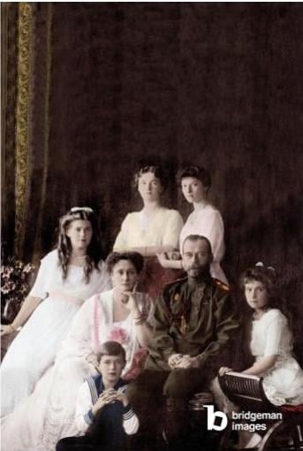 Imperial family of Russia. Tsar Nicholas II is seated with His wife Alexandra and daughters Olg, Tatiana, Mary and Anastasia, circa 1914 (photo), Unknown photographer (20th century)© Giancarlo Costa / Bridgeman Images