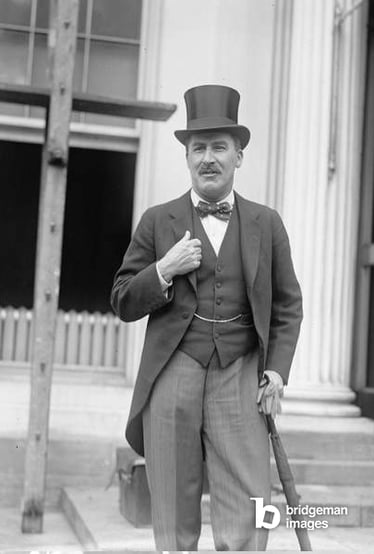 Howard Carter at the White House to meet President Coolidge, 1924 (b/w photo) / Bridgeman Images