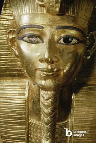 Gold funerary mask from the burial of Psusennes I / Werner Forman Archive / Bridgeman Images