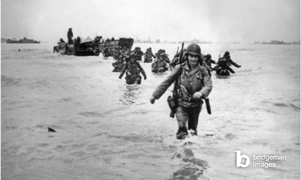 Normandy Landings, American troops of the 4th Infantry Division landing on Utah Beach June 6th 1944© Tallandier / Bridgeman Images
