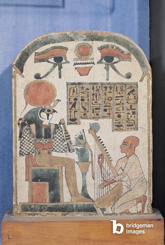  Stela of the harpist Djedkhonsuiuefankh, Egyptian, Third Intermediate Period, (stuccoed & painted wood) / Bridgeman Images 