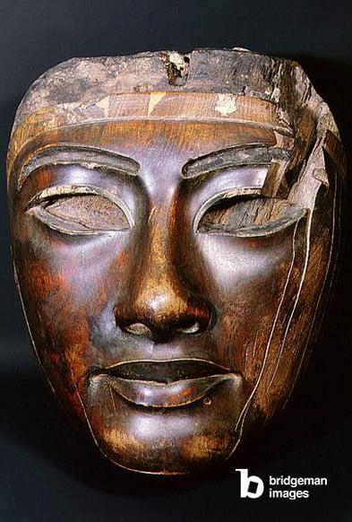 Wooden coffin mask / Werner Forman Archive / Bridgeman Images